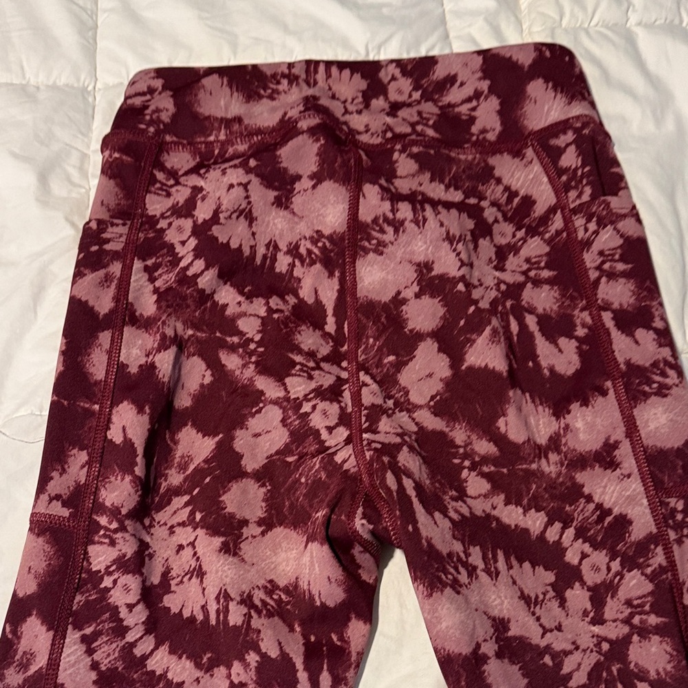 Stylish Burgundy Patterned Leggings - Picture 3 of 5
